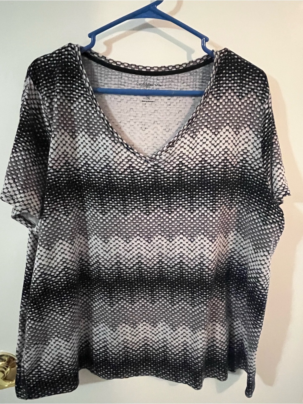 Croft & Barrow Black & White V-Neck Short Sleeve Top 2X classic tea